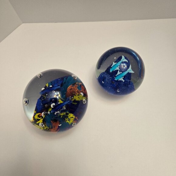 Handcrafted Glass Paperweight Set With Oceanic Scene Dolphins bubbles colorful - Picture 4 of 11